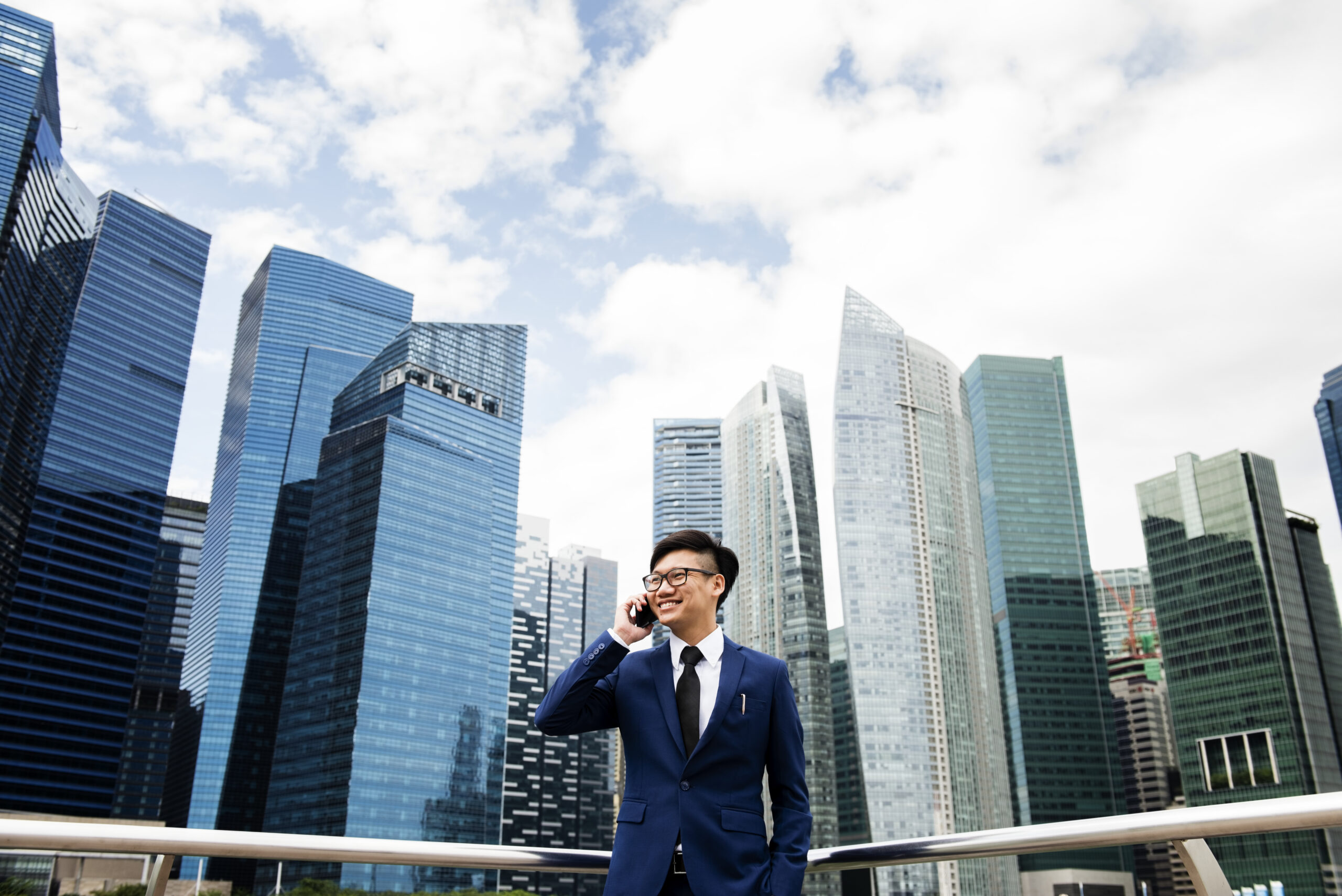 How Offshore Work Compares to Local Employment for Career Development
